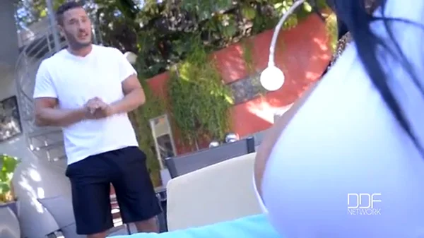 Fete cu țâțe mari se fut senzațional în videoclip